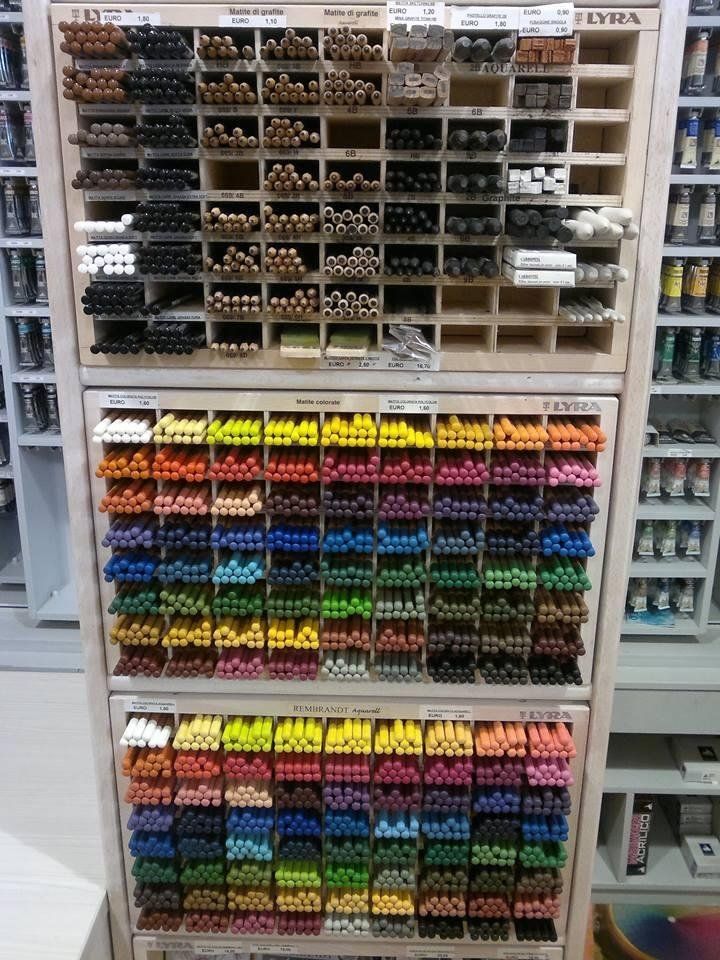 Espositore con cancelleria