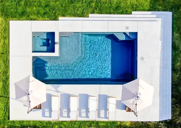 kentucky-pool-and-spa-fiberglass-pool-image