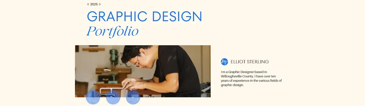Een foto van een man die aan een bureau zit met de woorden grafisch ontwerpportfolio