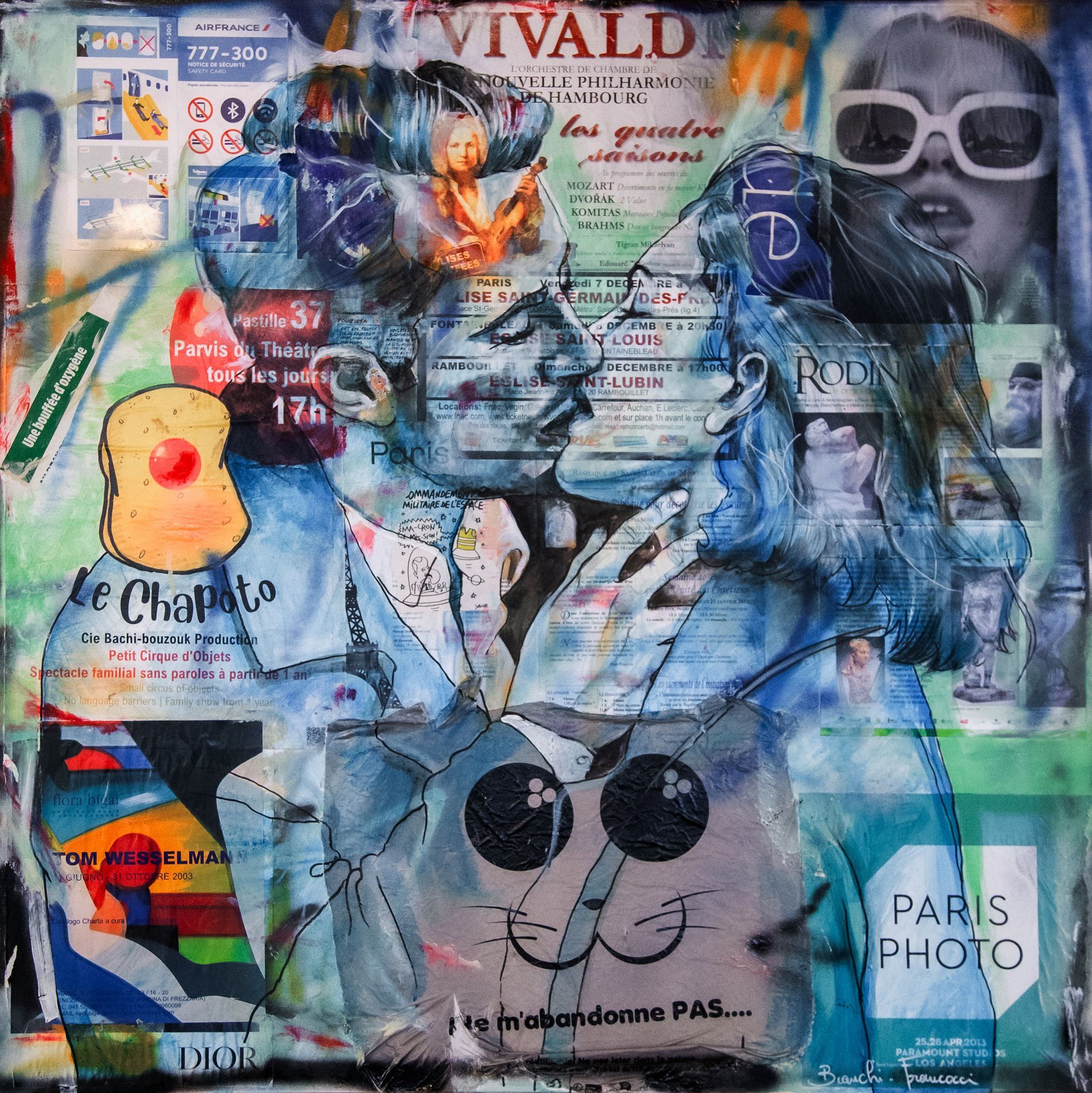 Opera d'arte a tecnica mista, realizzata con la tecnica del collage, che presenta figure sovrapposte, notazione musicale, frammenti di testo e un volto stilizzato simile a un gatto.