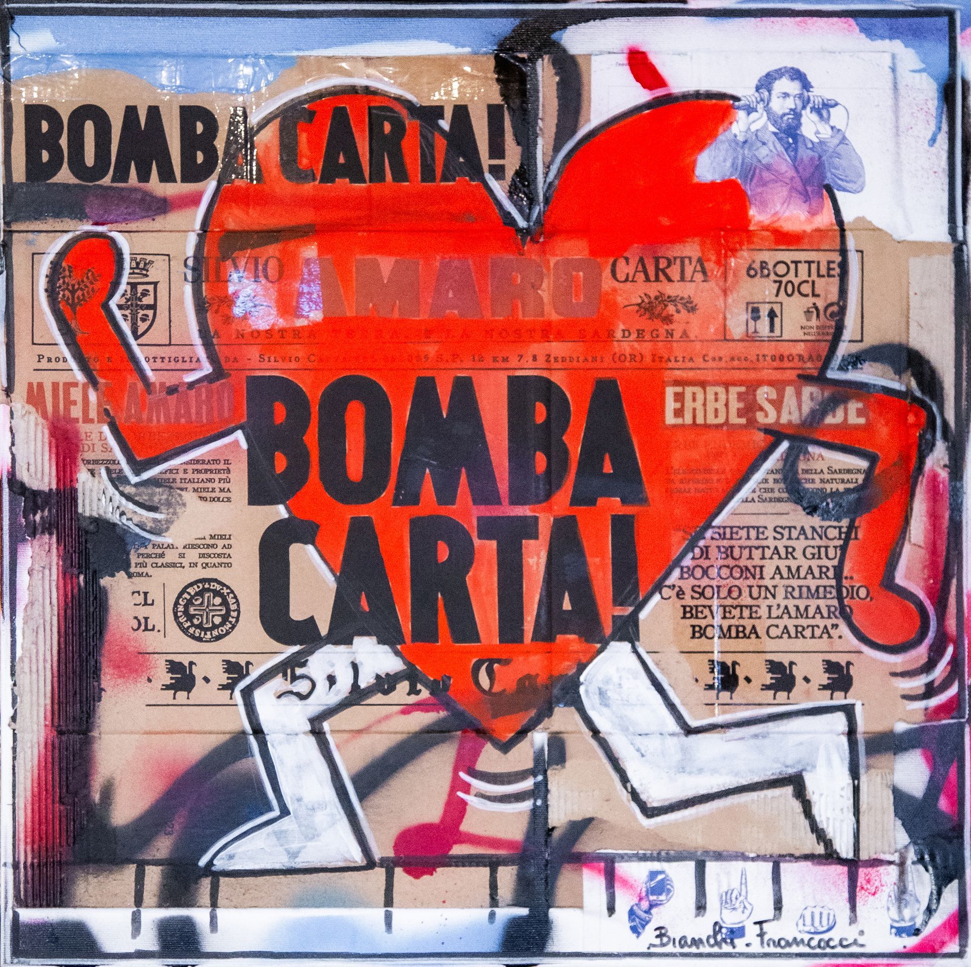 Un'opera di street art quadrata raffigurante un cuore rosso acceso con braccia e gambe sopra una scritta a collage, montata su un muro di mattoni.