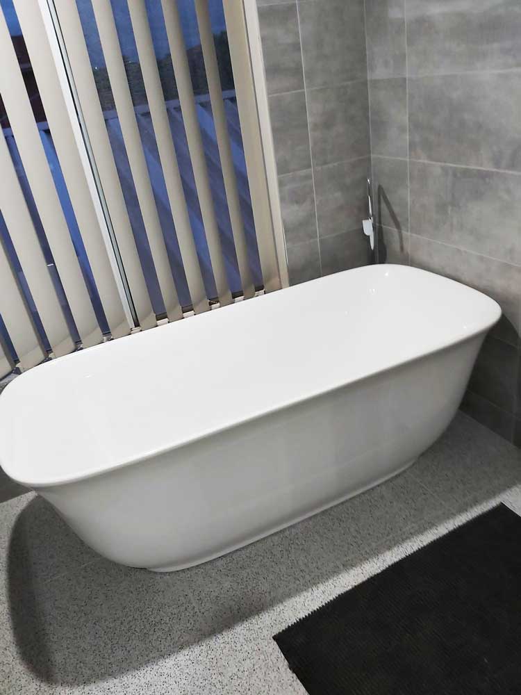 Bathroom Renovations in Melbourne with free standing bathtub
