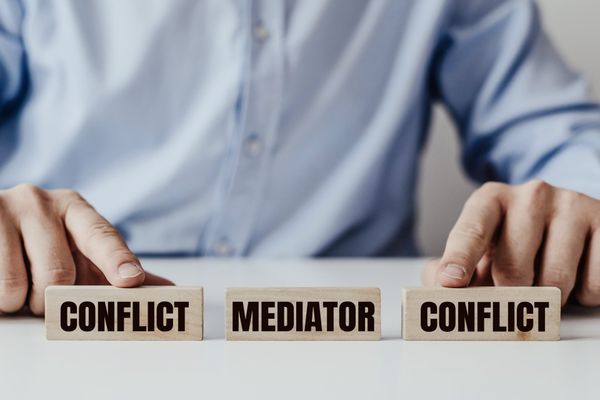 Klucīši - konflikts, mediators, konflikts