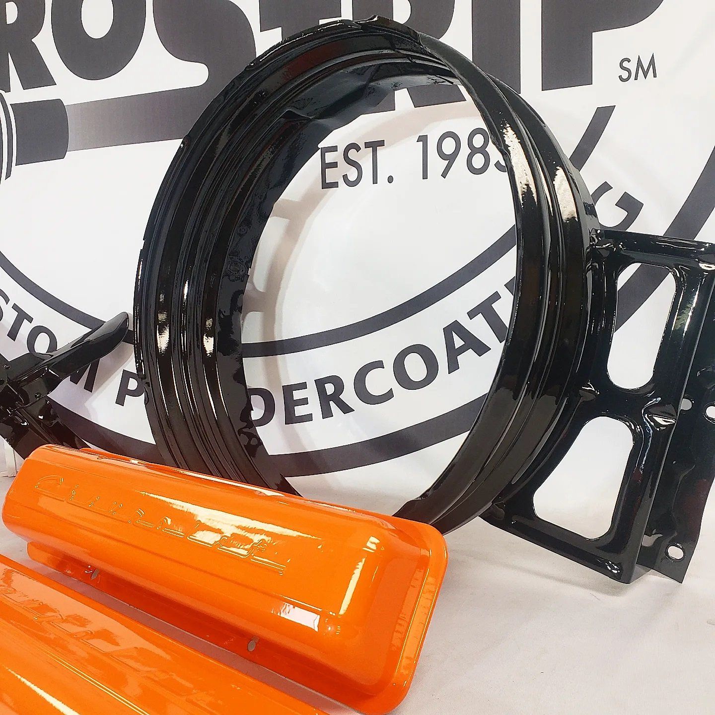 A black ring with the word dercoat on it