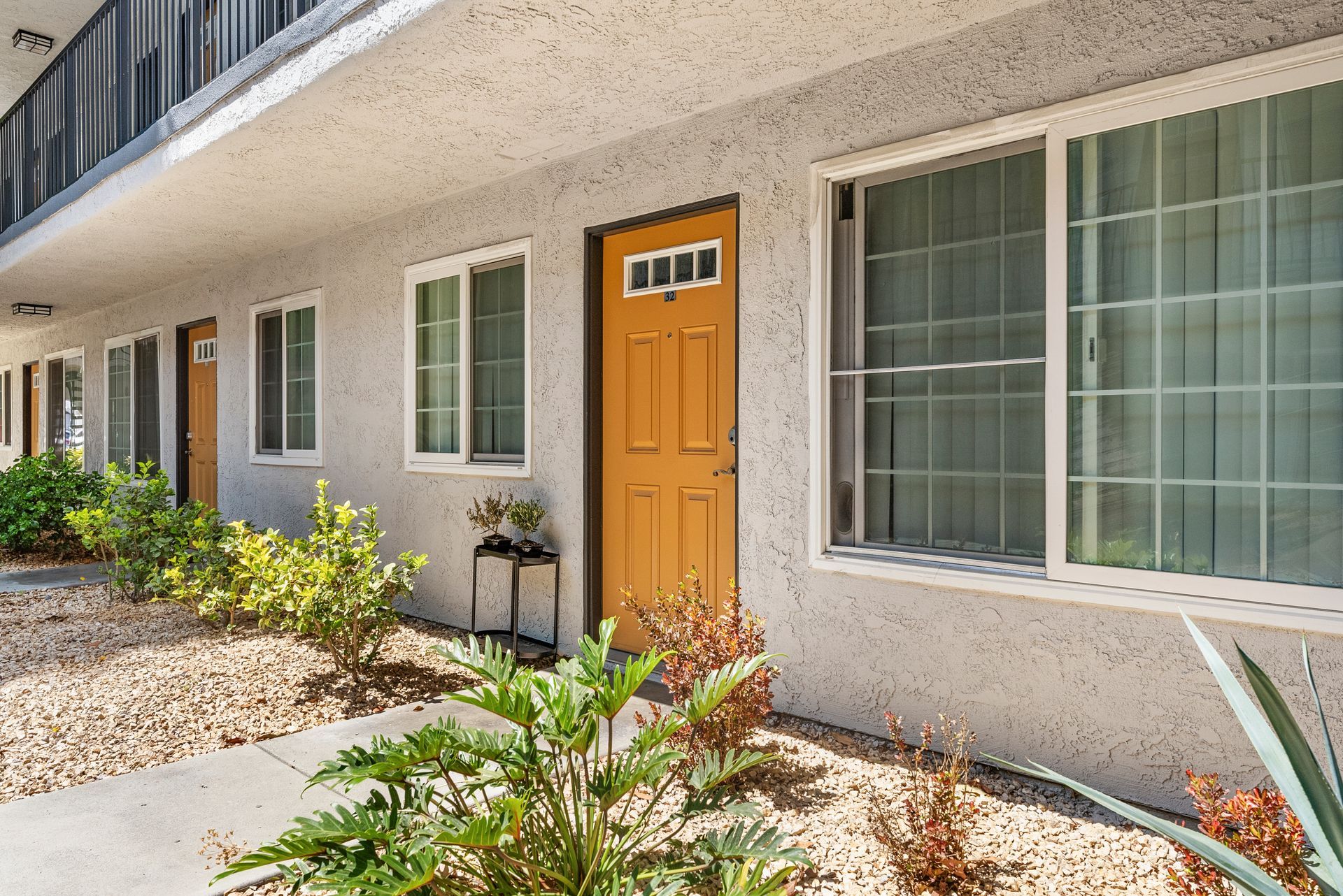 exterior door to apartment
