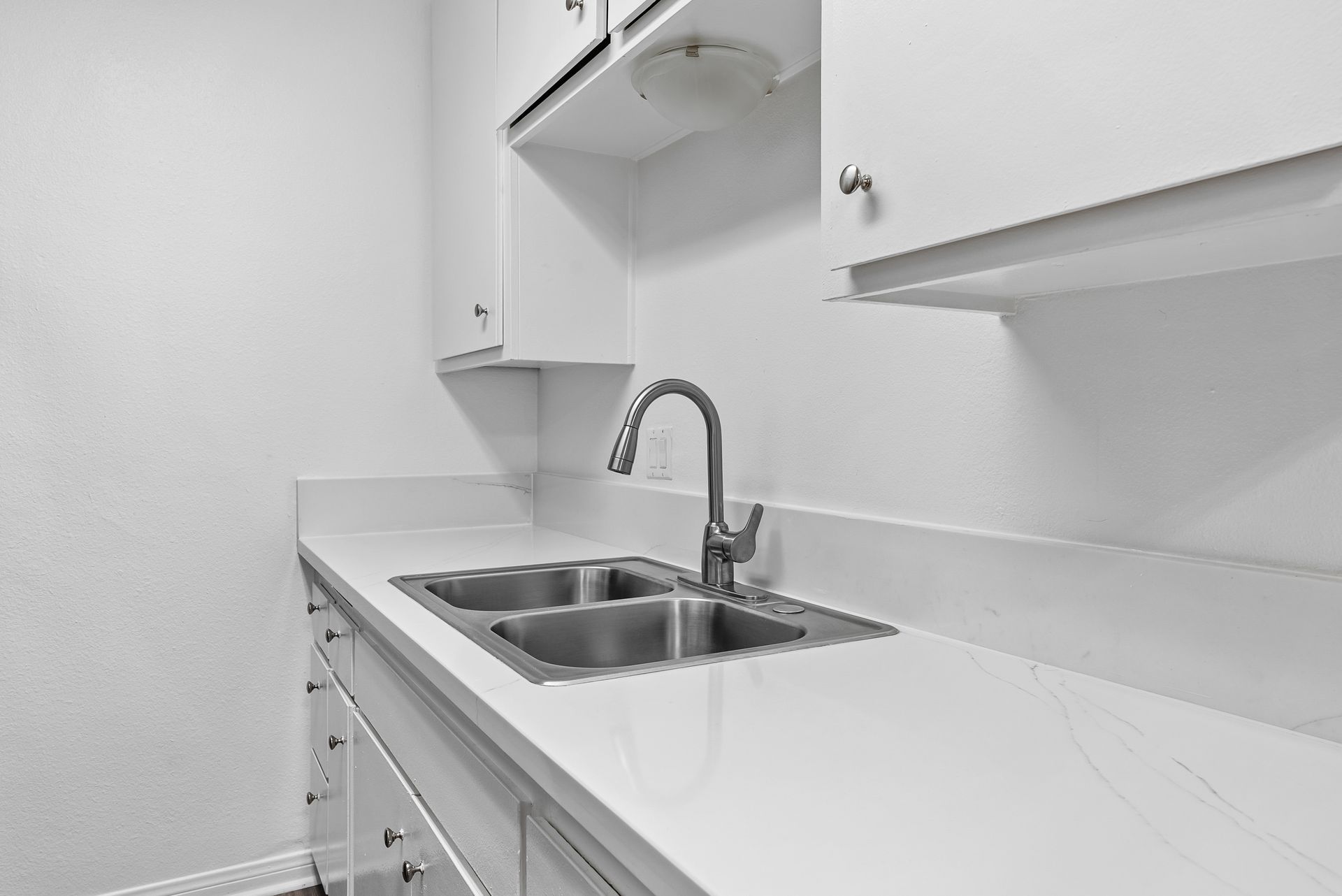 Apartment kitchen sink