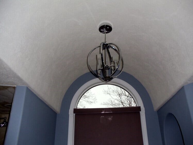 Stunning Houses at Lake Moses — Chandelier in Violet House in Marion, IL