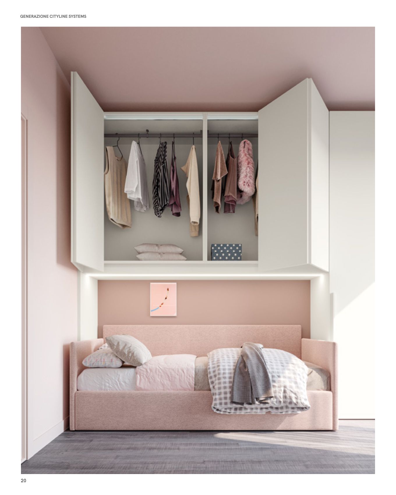 Camera da letto con parete rosa, armadio e letto estraibile. I vestiti sono appesi nell'armadio sopra il letto.