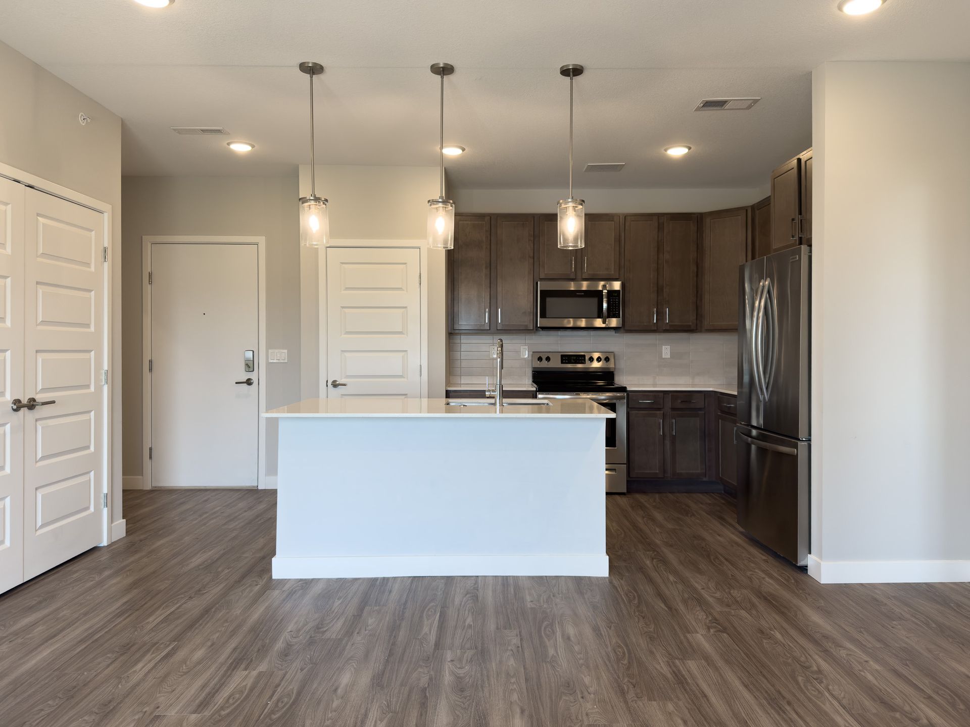 STUDIO & 1 BEDROOM