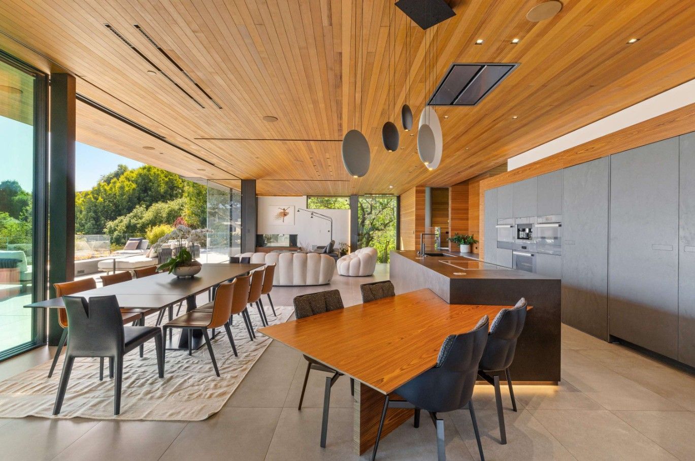 There is a dining table and chairs in the middle of the room.