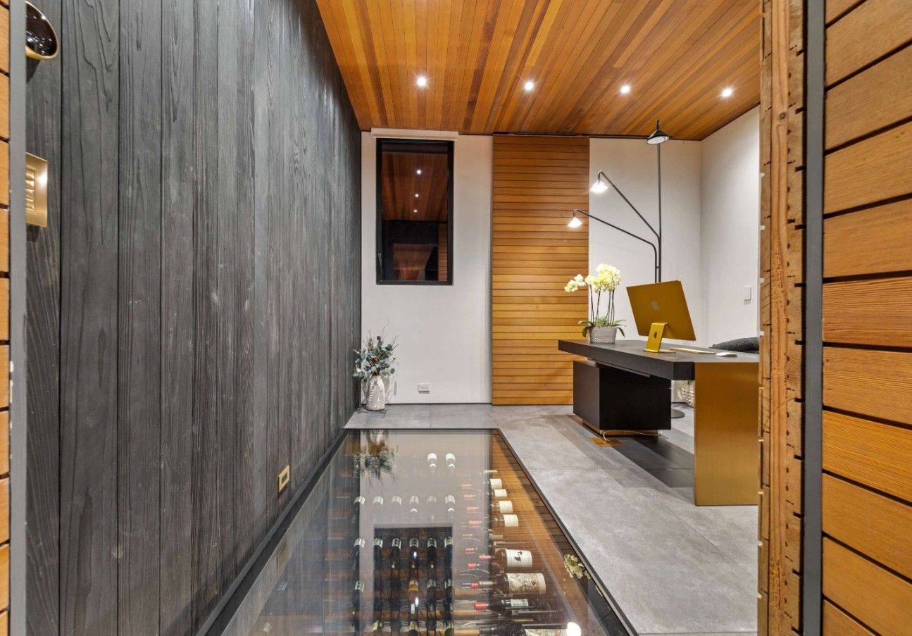 A room with a desk and chairs in it