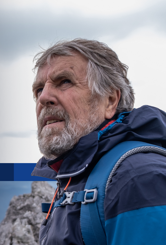 Homem em uma trilha representando Previdência Privada.