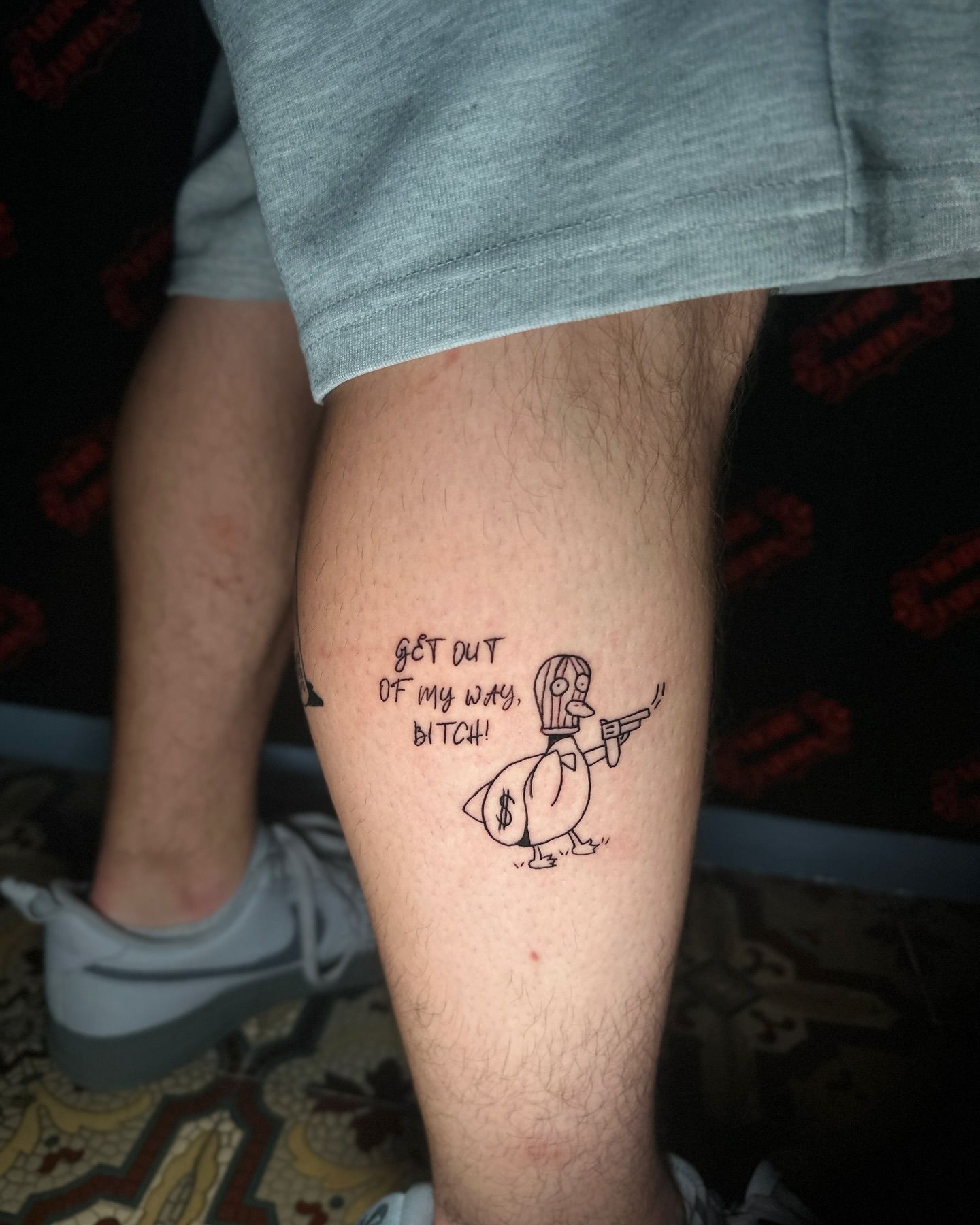 Cartoon Tattoo in Schwarz Weiß