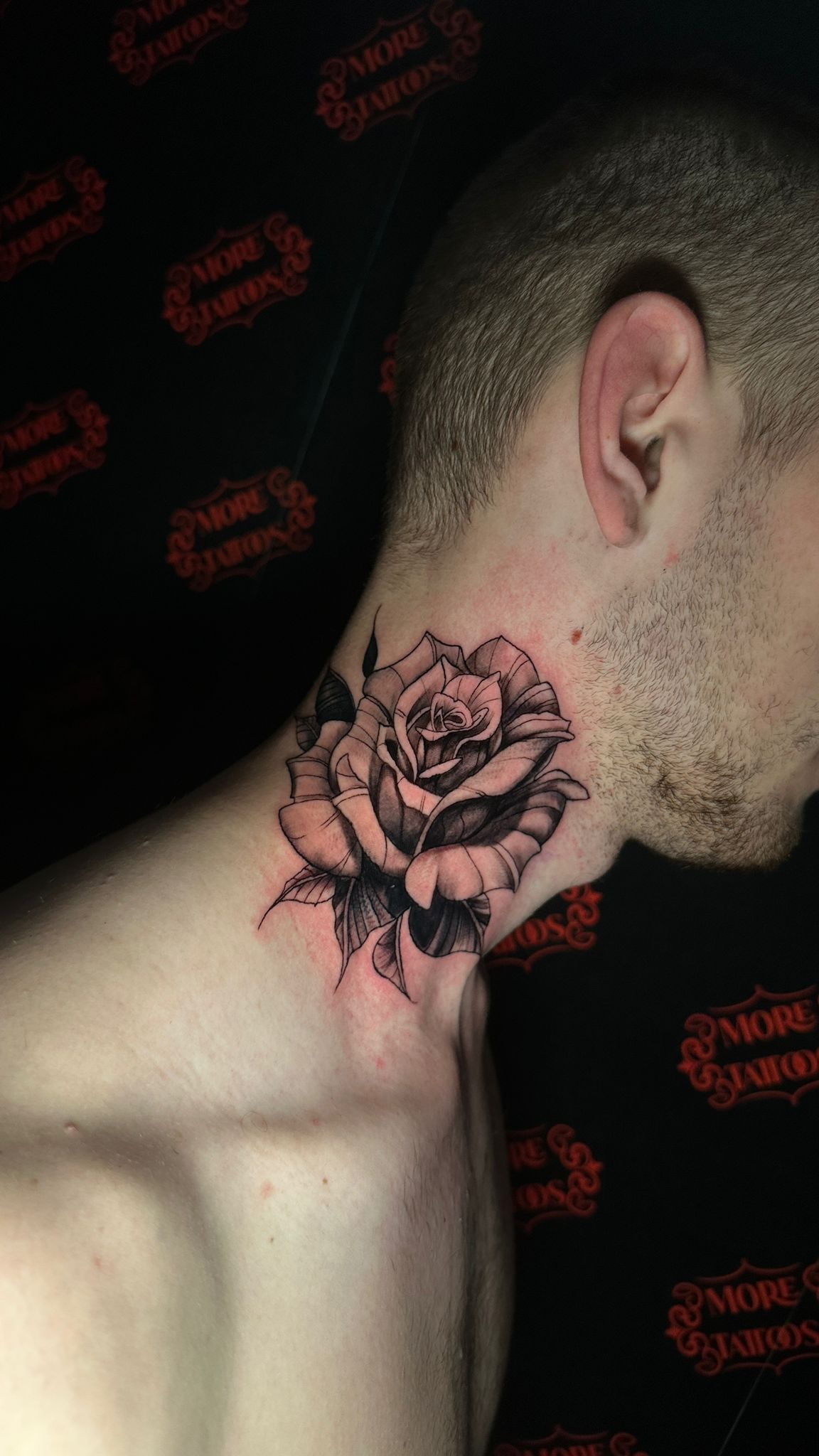 Blumen Tattoo Black and White