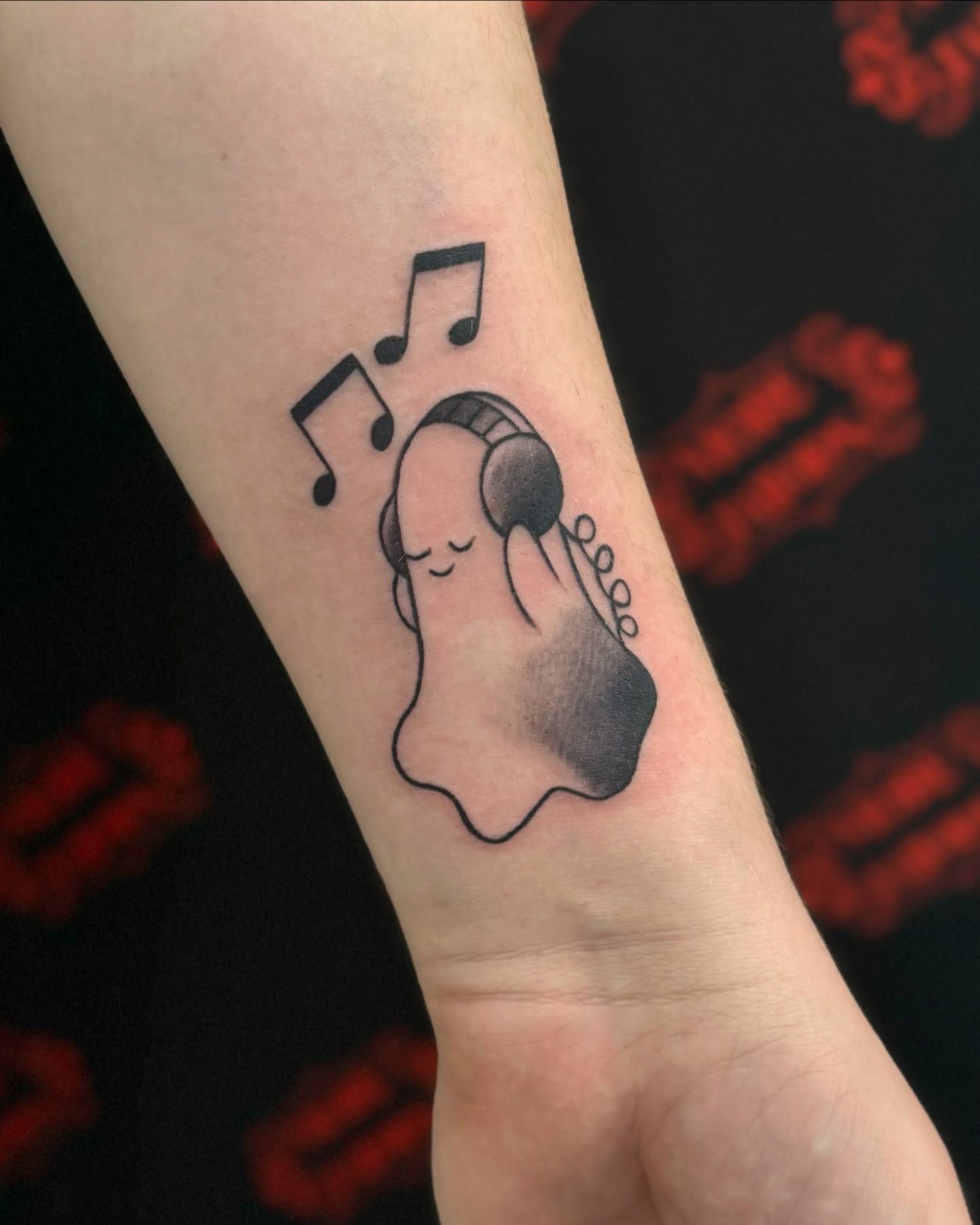 minimalistisches Geister Tattoo