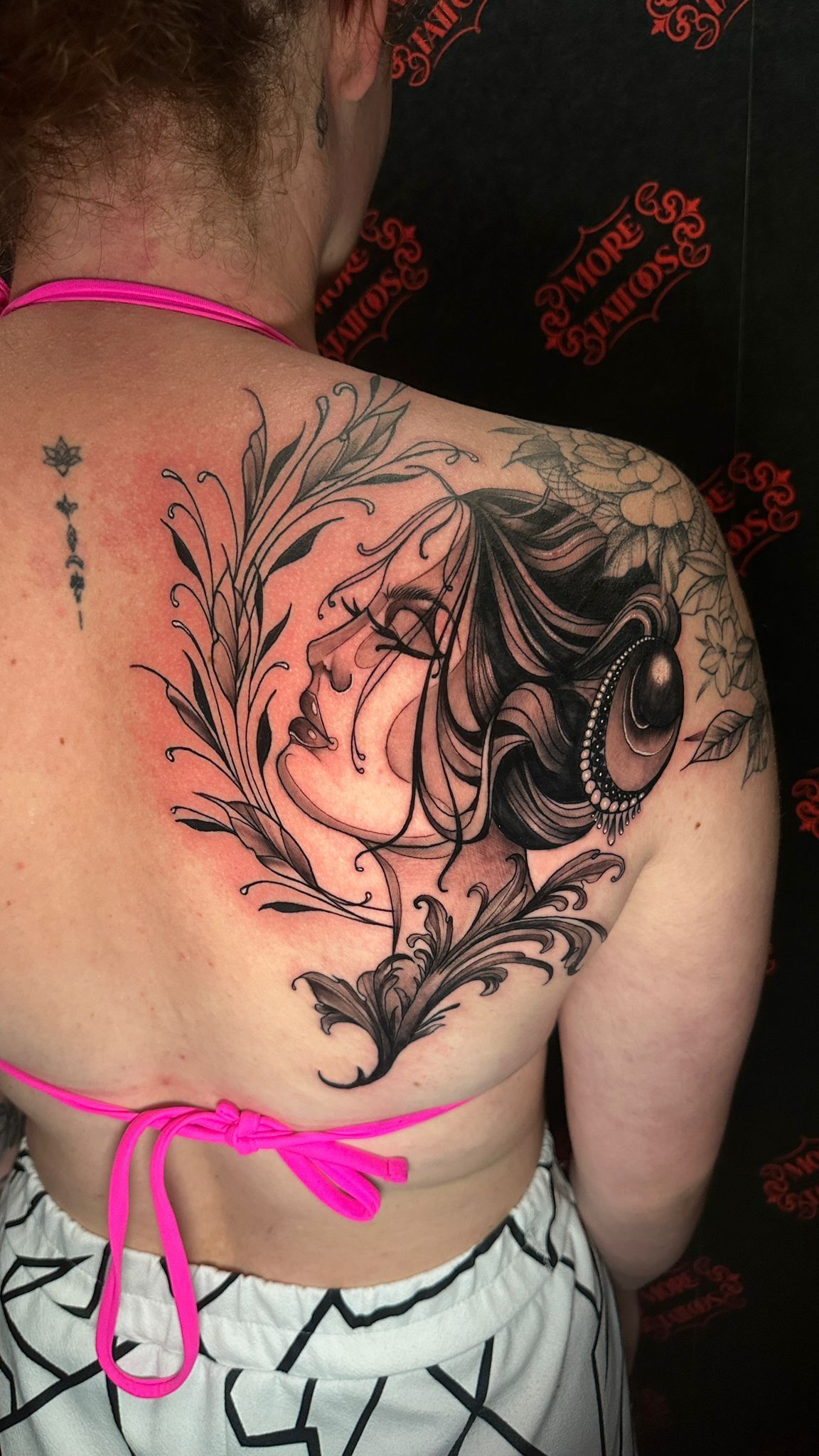 Schwarz weiß Fineline Tattoo Limburg