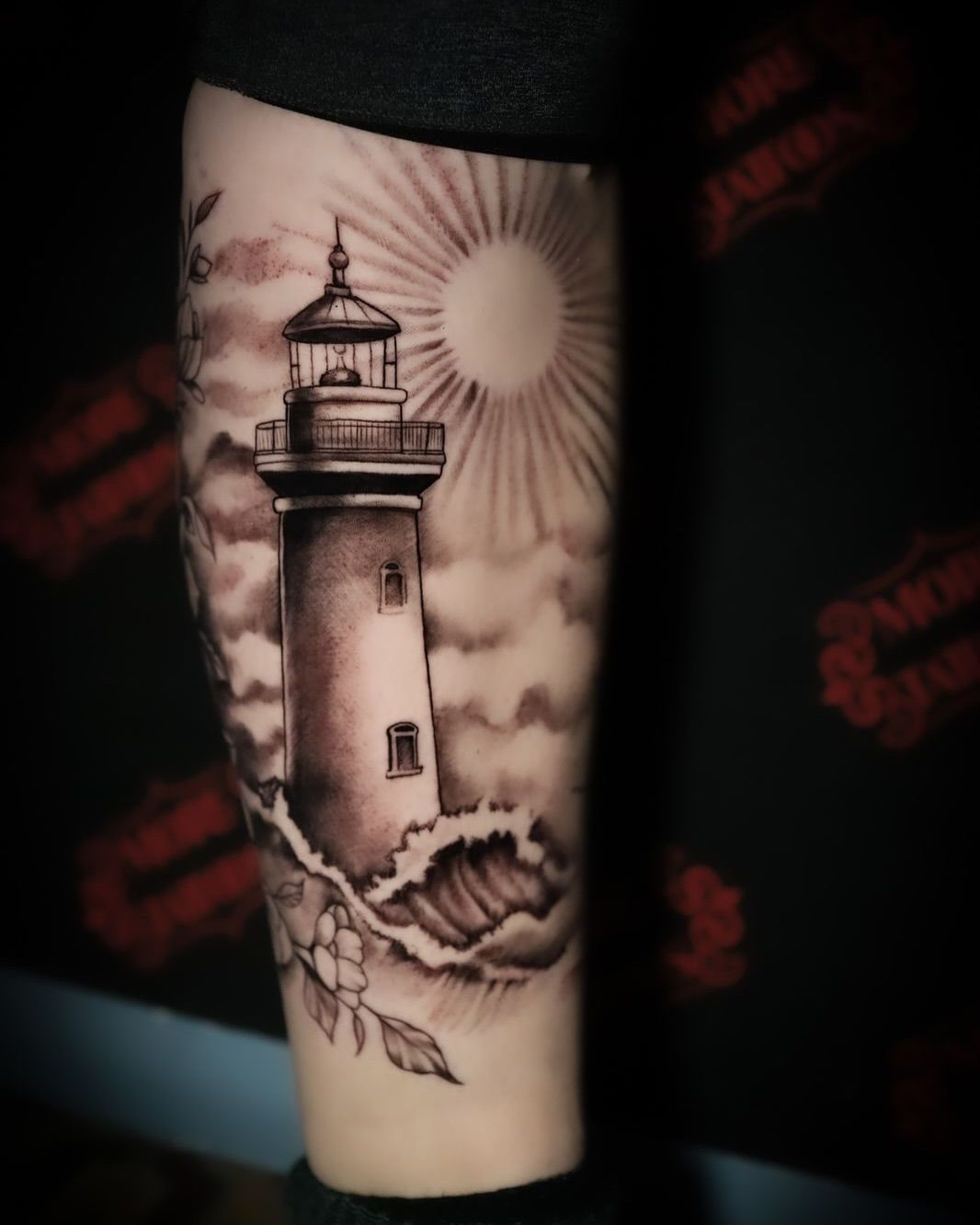 Black and White Tattoo Leuchtturm