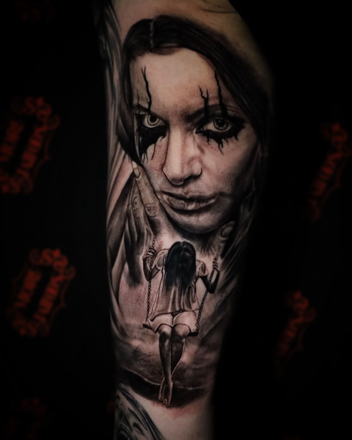 realistisches Black and White Tattoo