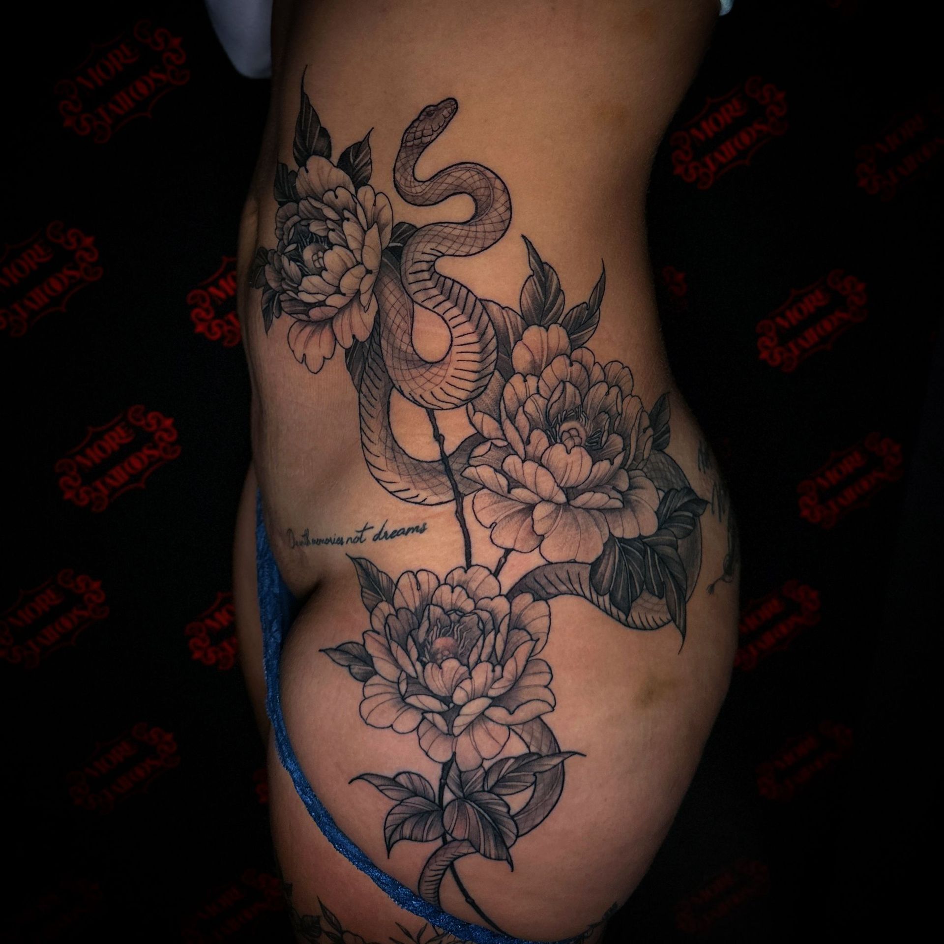 Schlangen und Blumen Tattoo aus Limburg an der Lahn