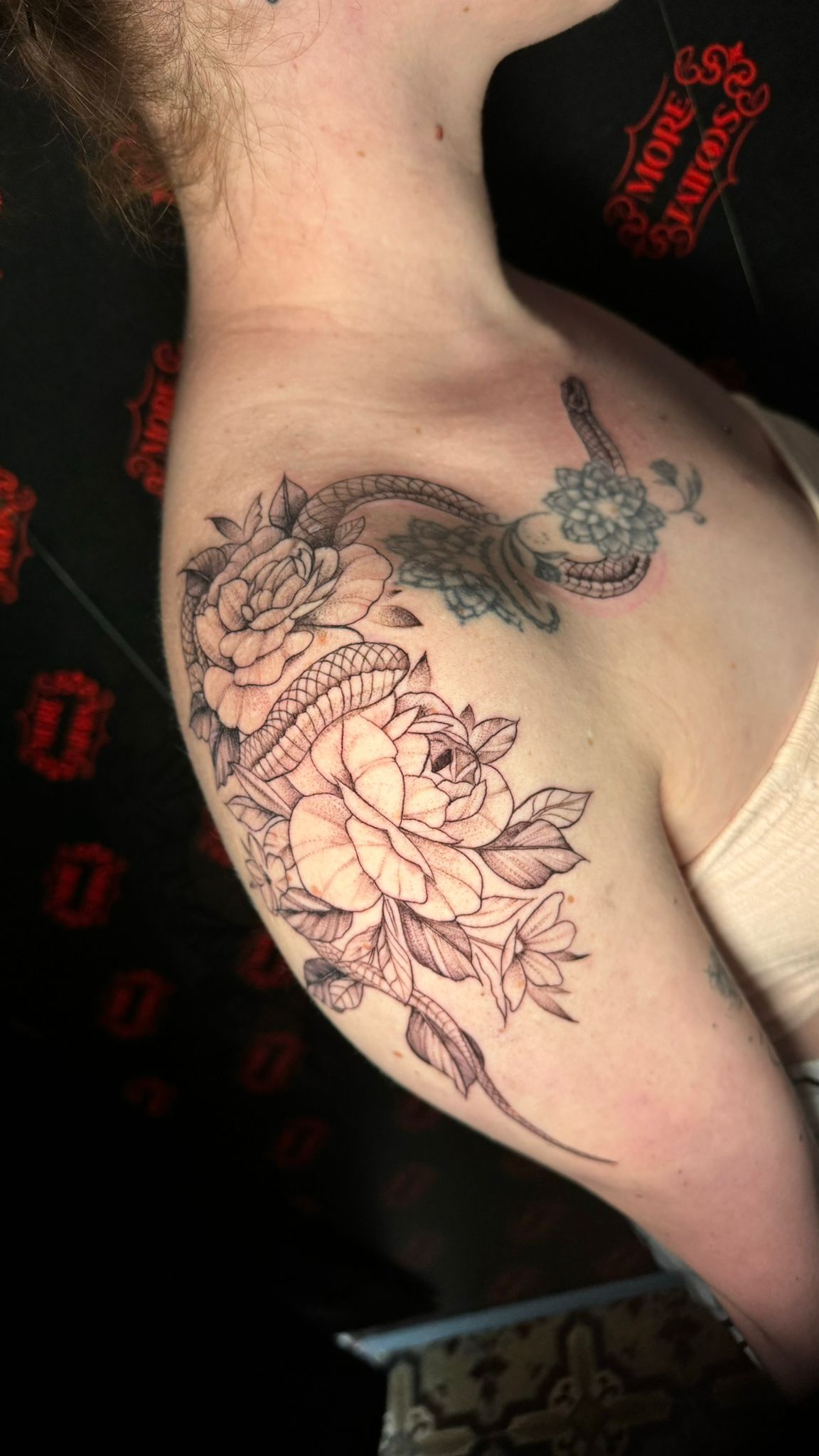 Schlangen und Blumen Tattoo Limburg