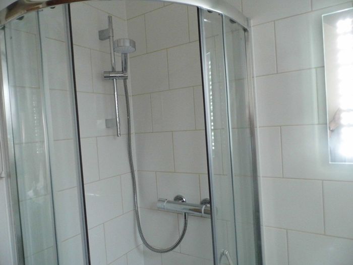 Walk-in shower cubicle in Albion cottage.