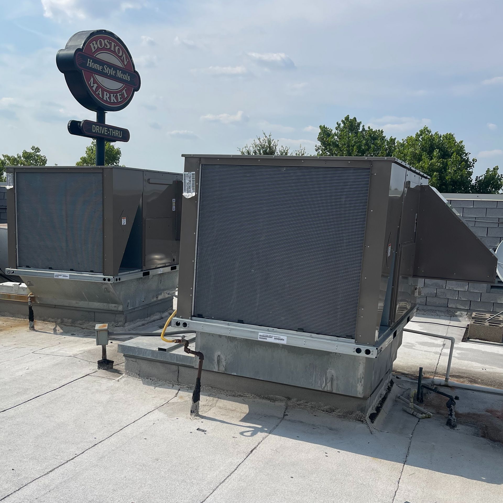 A sign on top of a building that says ' sushi ' on it