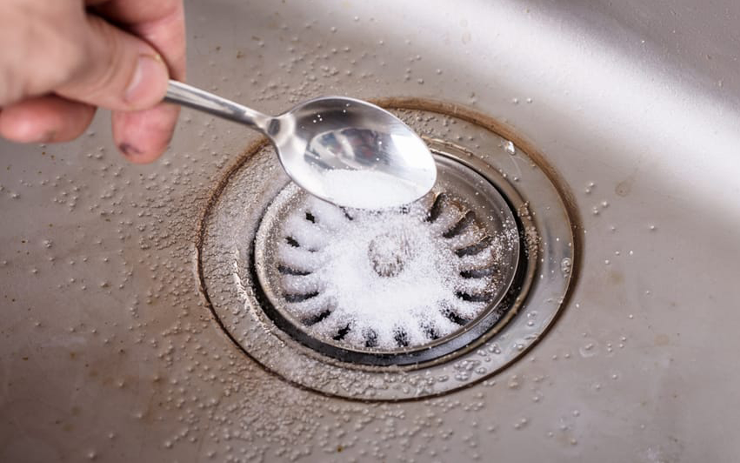 blocked sink using baking soda and white vinegar