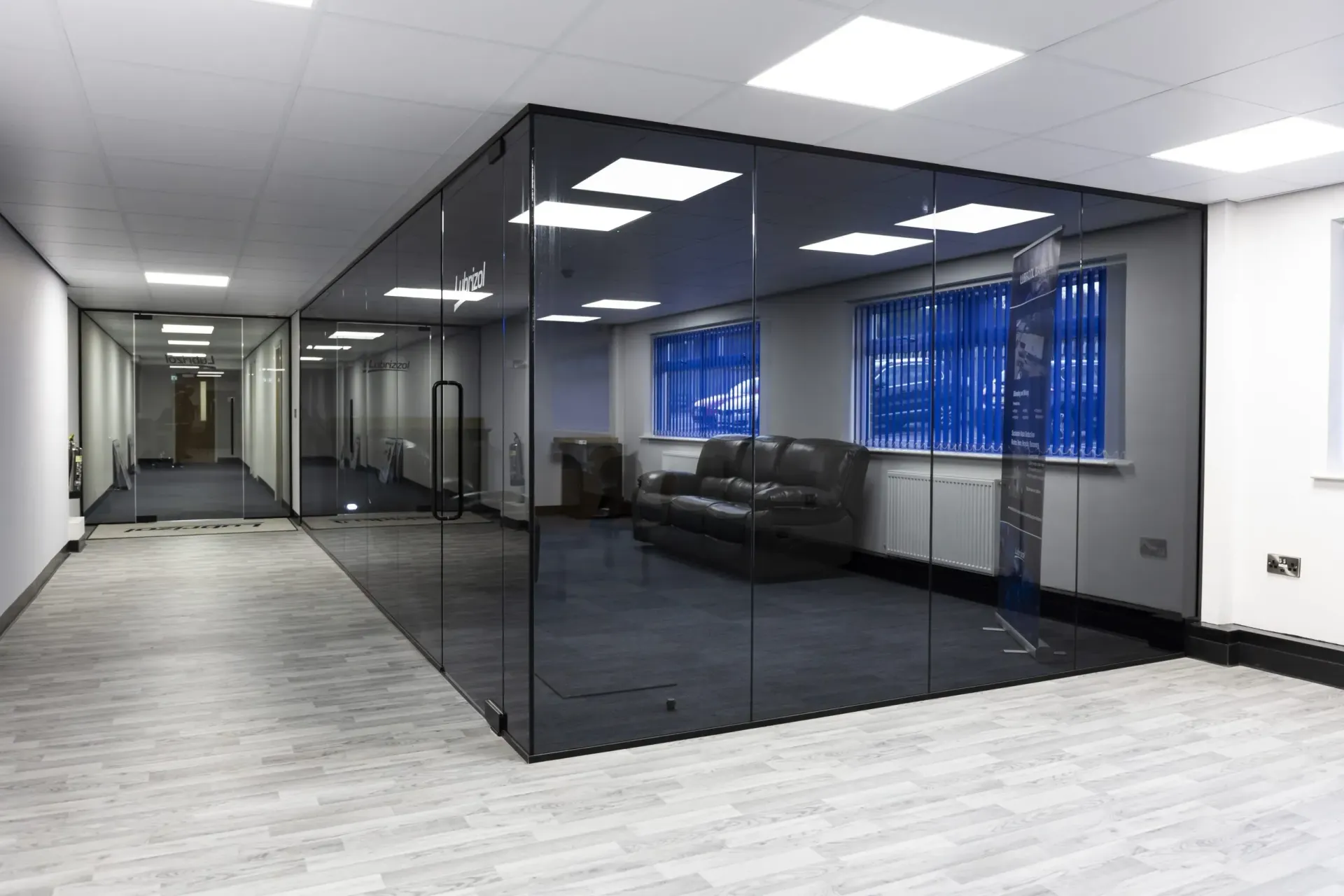 Single Glazed Frameless Office Glass Partition including Frameless Glass Door
