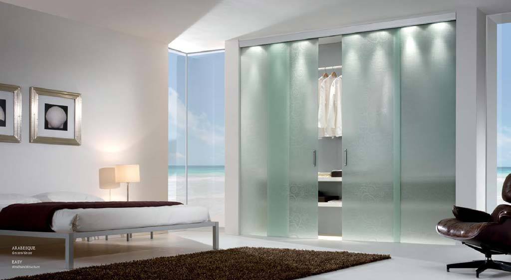 Doppia porta scorrevole in vetro