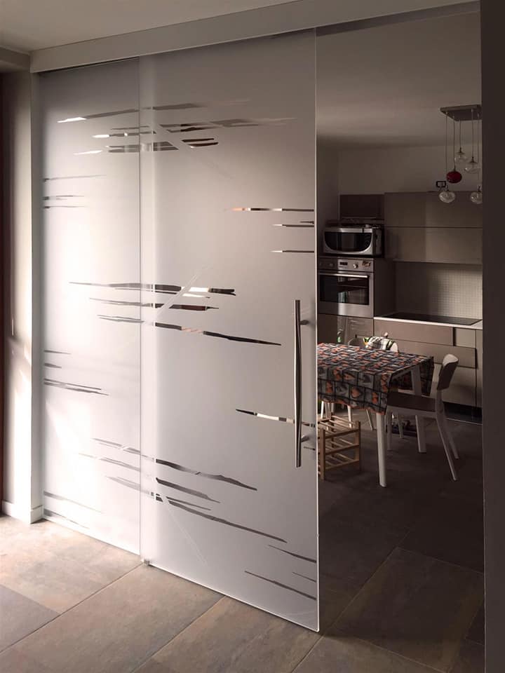 Porta scorrevole in vetro