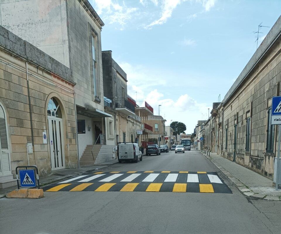 segnaletica stradale orizzontale a Lecce per attraversamento pedonale