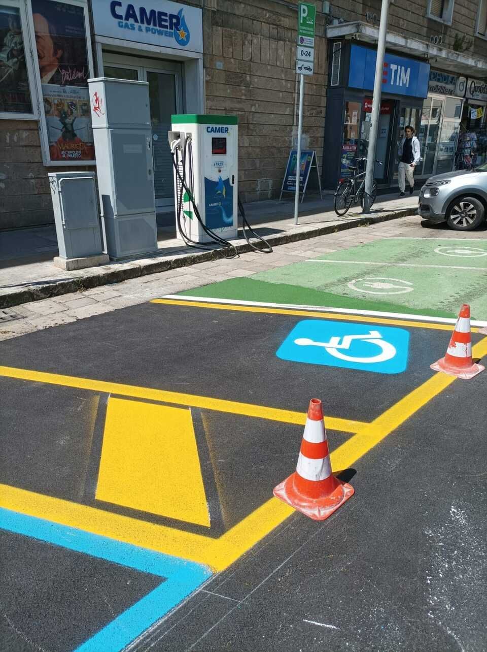 rifacimento parcheggi e segnaletica stradale orizzontale a Lecce