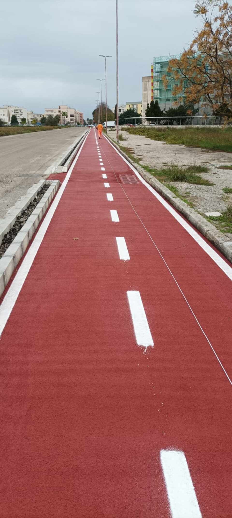 strisce per pista ciclabile e segnaletica stradale orizzontale a Lecce
