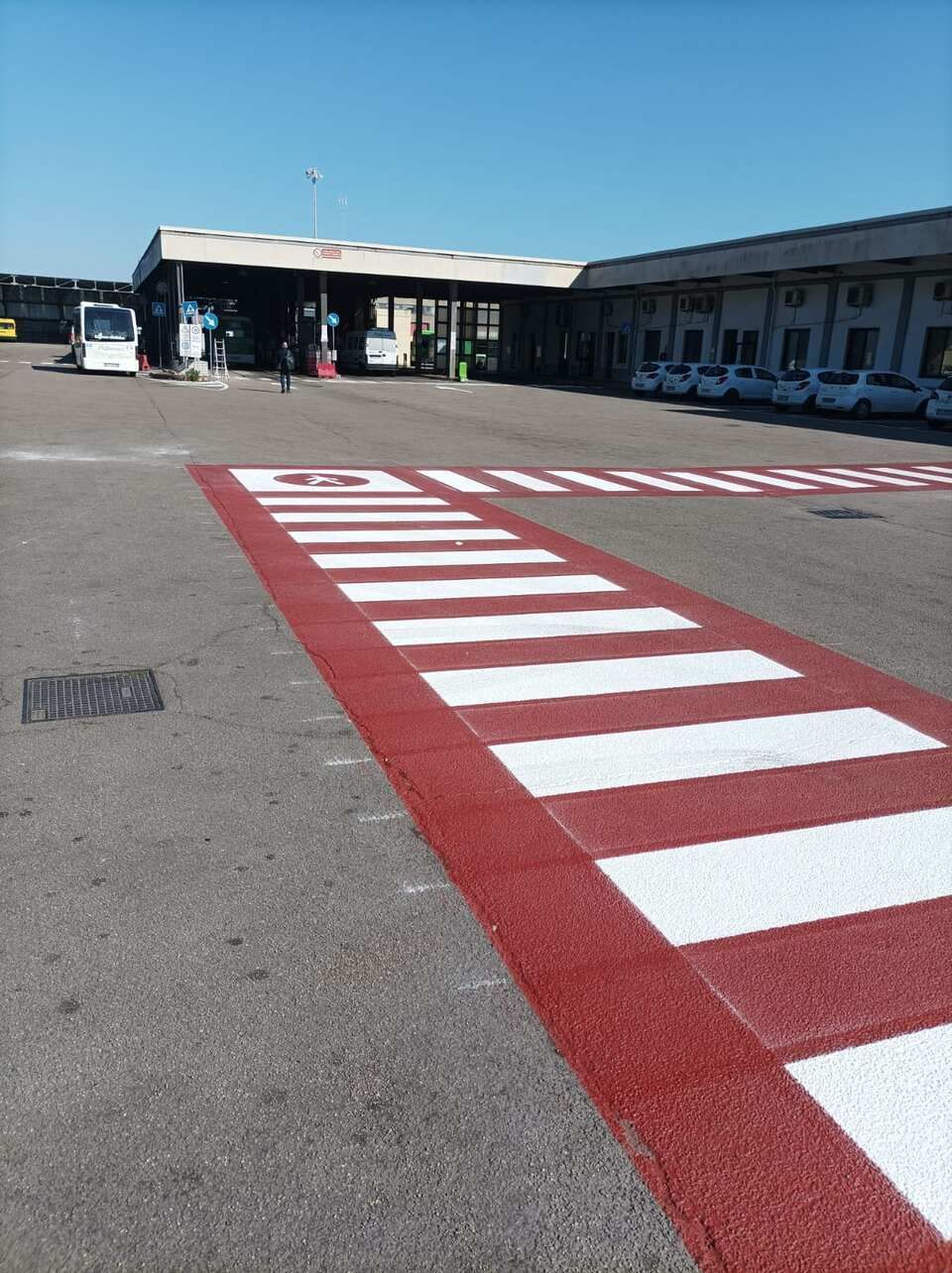 realizzazione di strisce pedonali e segnaletica stradale orizzontale a Lecce