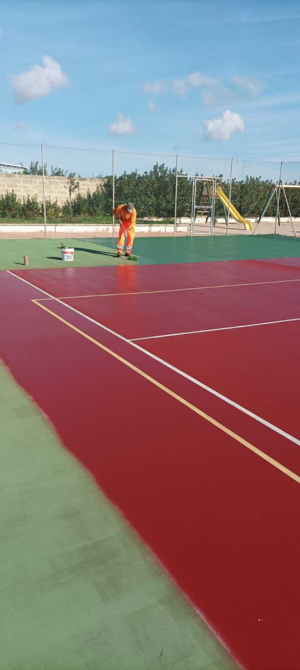 posa di un campo da tennis