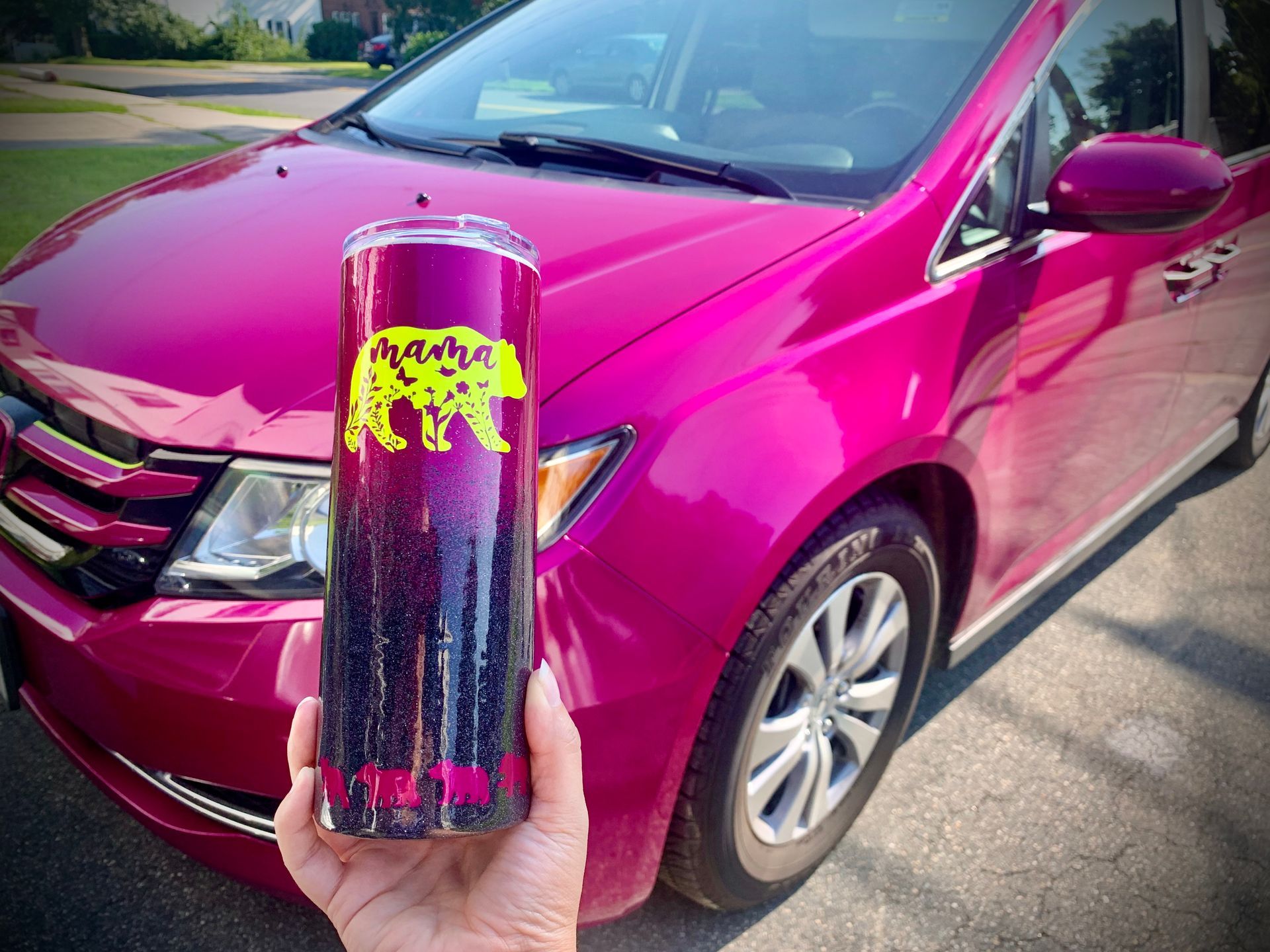 magenta car color