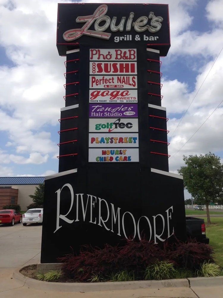 Louie's Grill & Bar Signage — Oklahoma City, OK — Moore Neon & Signs