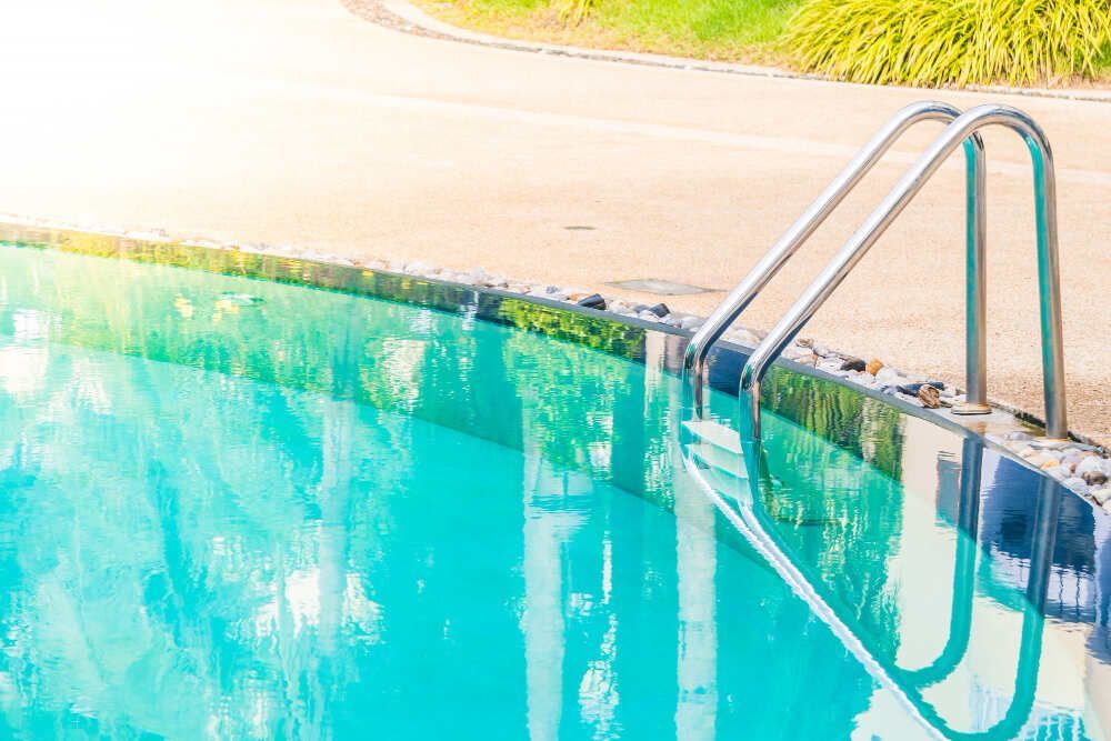 7 Essential Pool Safety Tips from Expert Pool Contractors Near You