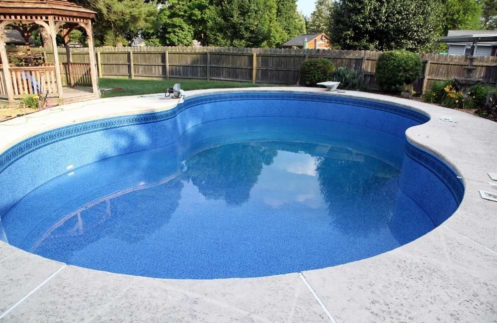 kidney shaped pool