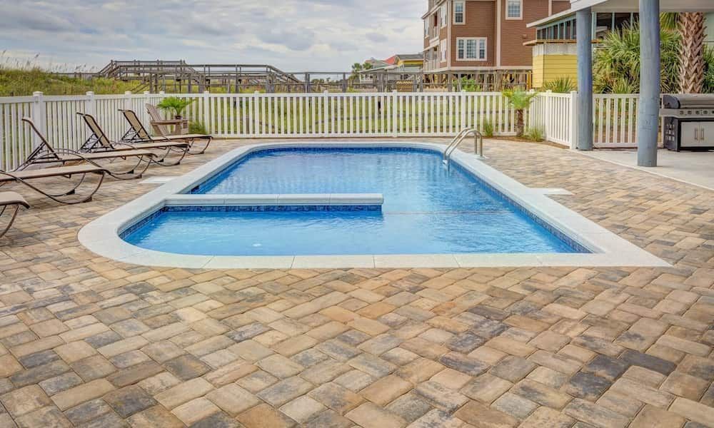 Pool with center isle