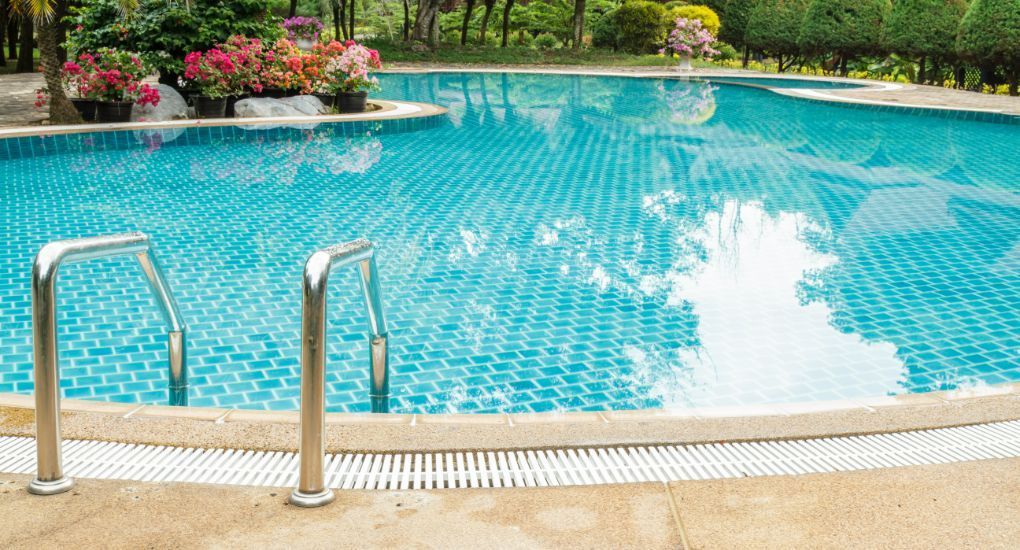 stairs into pool