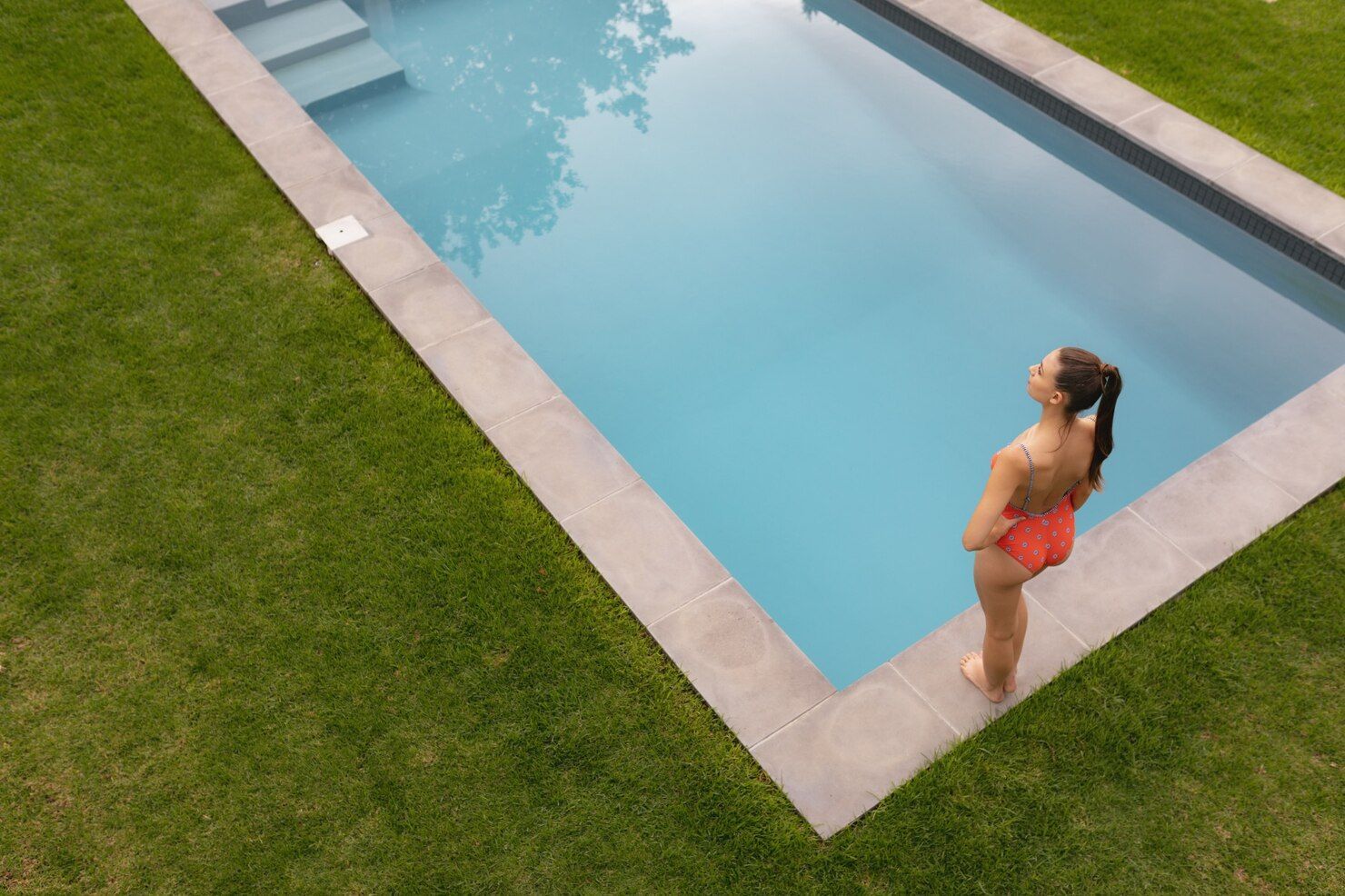 A person preparing to swim on the pool