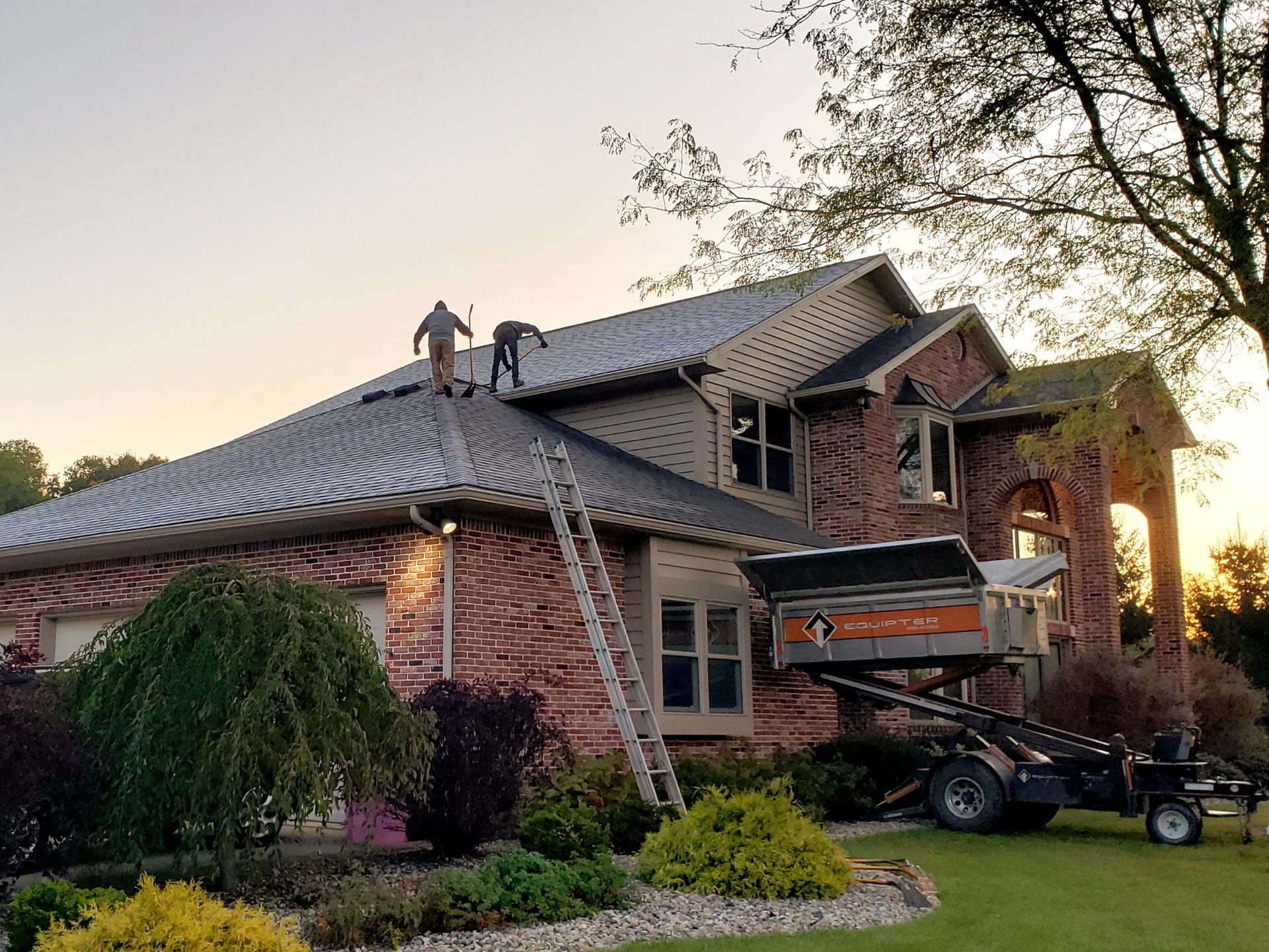 finishing a new roof in New Haven IN
