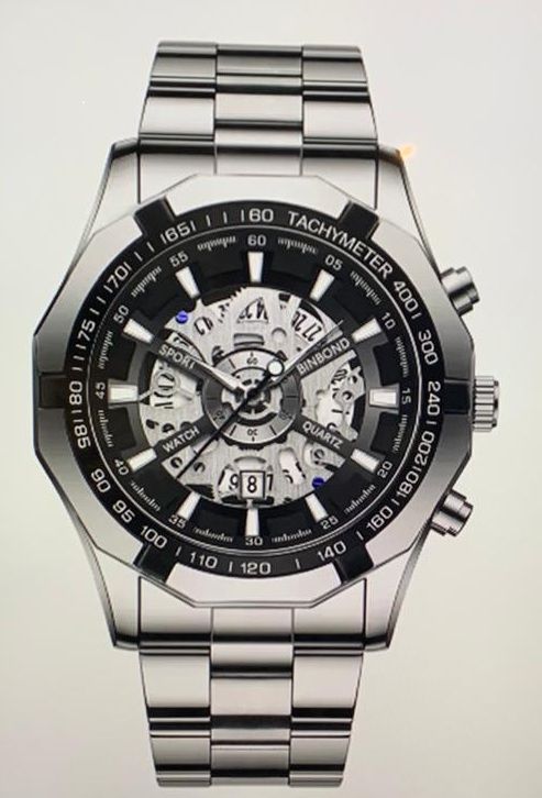 Een zilveren en zwart horloge met een skelet wijzerplaat