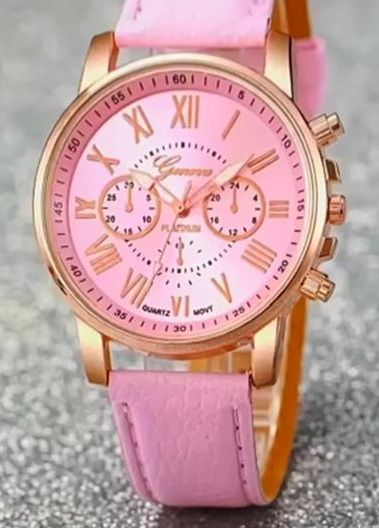 Een roze horloge met Romeinse cijfers op de wijzerplaat
