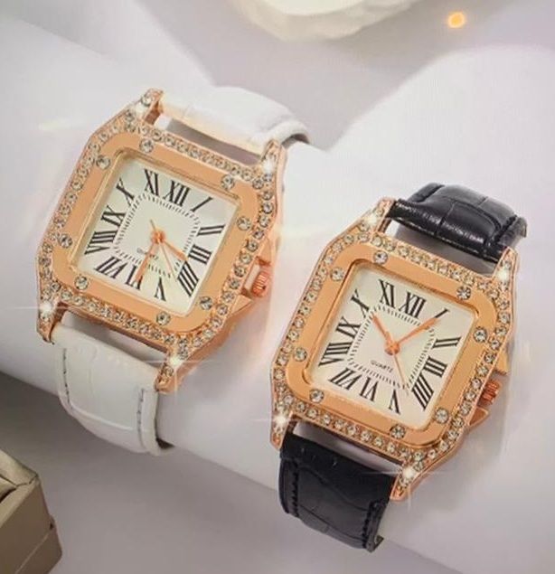 Een paar horloges met Romeinse cijfers erop