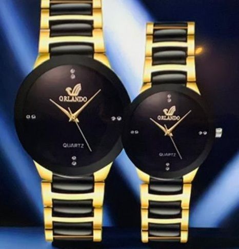Een paar Orlando quartzhorloges met zwarte wijzerplaten