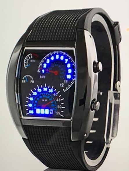 Een zwart horloge met een snelheidsmeter op de wijzerplaat