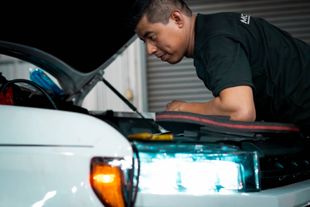 Our Mechanic Checking Vehicle in Jonesboro, GA - Motorvation Service Center