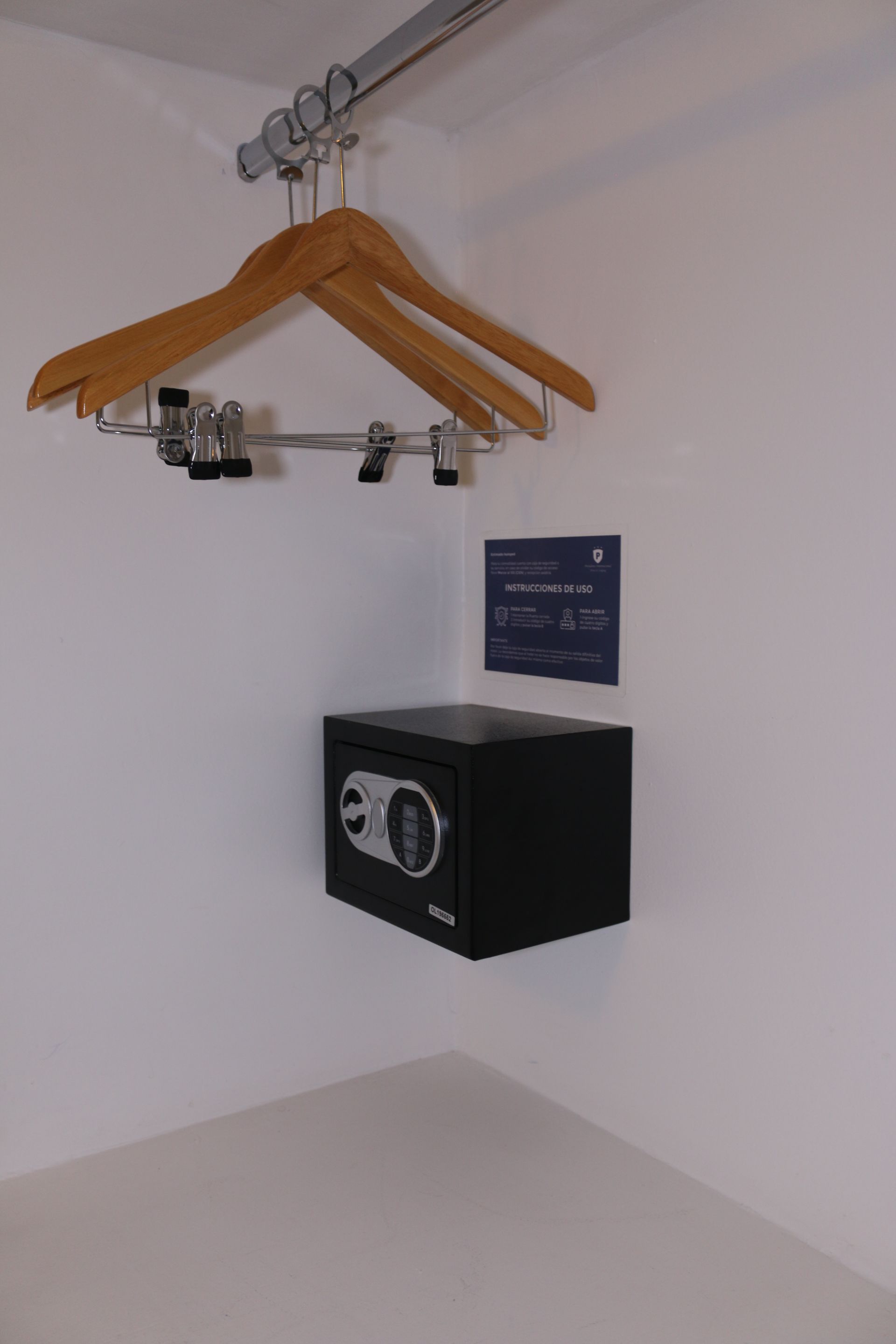 Una caja fuerte con el número 20